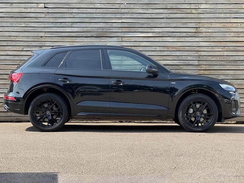 Audi Q5 2024'24 TFSI Black Edition | Comfort & Sound Pack | Reversing Camera - U9025