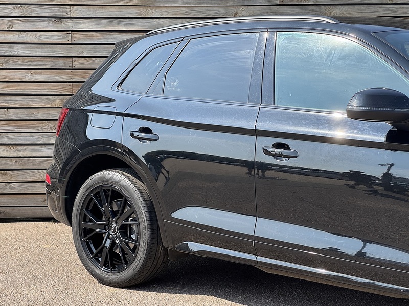 Audi Q5 2024'24 TFSI Black Edition | Comfort & Sound Pack | Reversing Camera - U9025