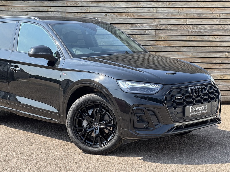 Audi Q5 2024'24 TFSI Black Edition | Comfort & Sound Pack | Reversing Camera - U9025