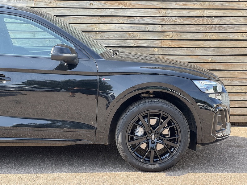 Audi Q5 2024'24 TFSI Black Edition | Comfort & Sound Pack | Reversing Camera - U9025