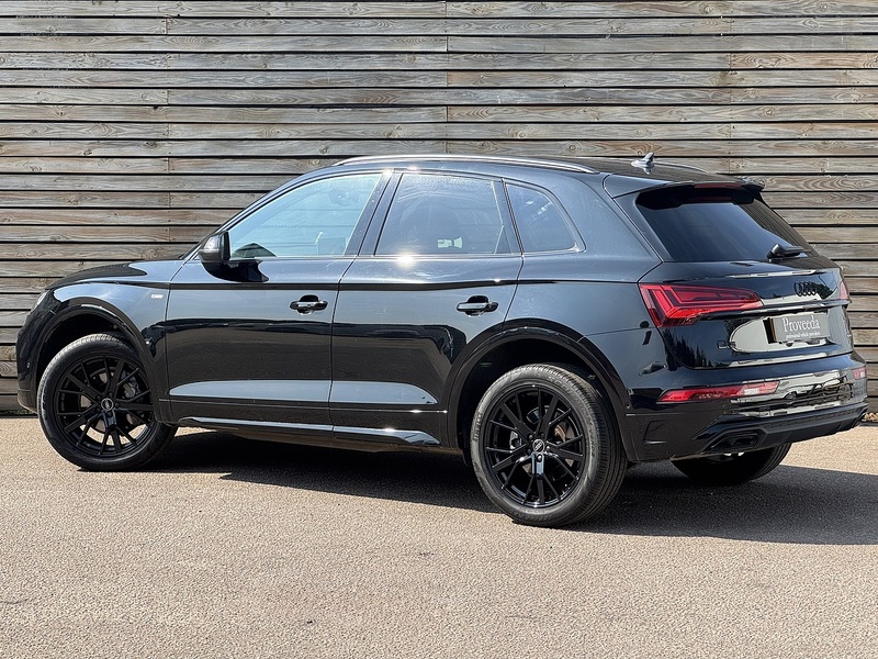 Audi Q5 2024'24 TFSI Black Edition | Comfort & Sound Pack | Reversing Camera - U9025