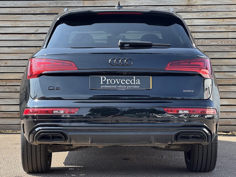 Audi Q5 2024'24 TFSI Black Edition | Comfort & Sound Pack | Reversing Camera - U9025