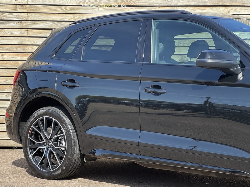Audi Q5 2024'24 TFSI Black Edition | Comfort & Sound Pack | Reversing Camera - U9025