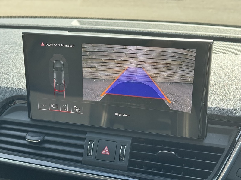 Audi Q5 2024'24 TFSI Black Edition | Comfort & Sound Pack | Reversing Camera - U9025