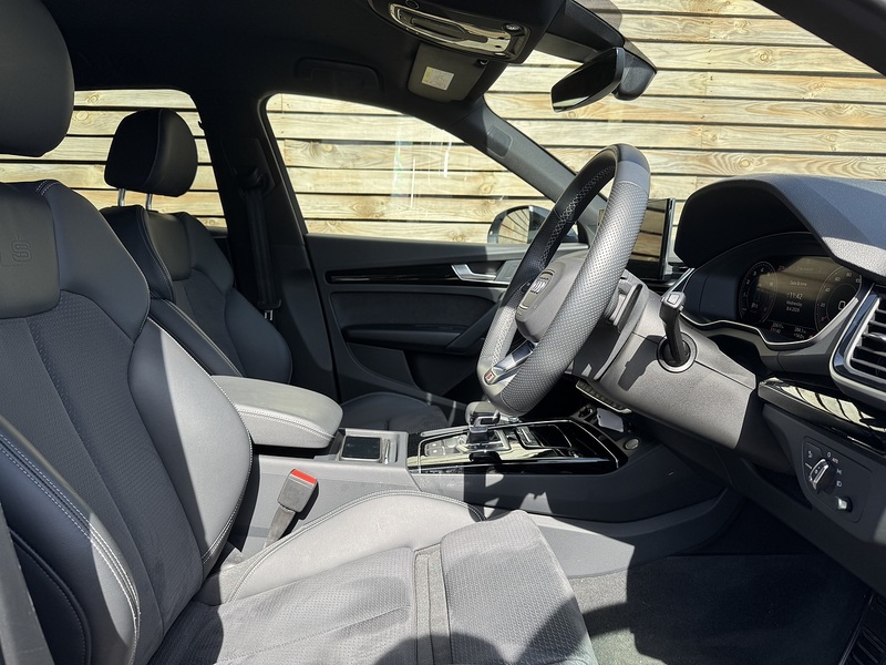 Audi Q5 2024'24 TFSI Black Edition | Comfort & Sound Pack | Reversing Camera - U9025
