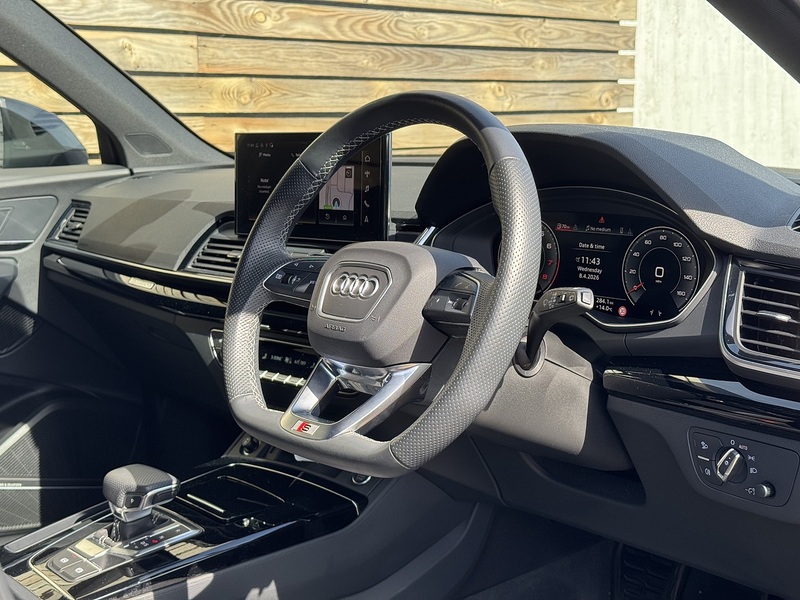 Audi Q5 2024'24 TFSI Black Edition | Comfort & Sound Pack | Reversing Camera - U9025