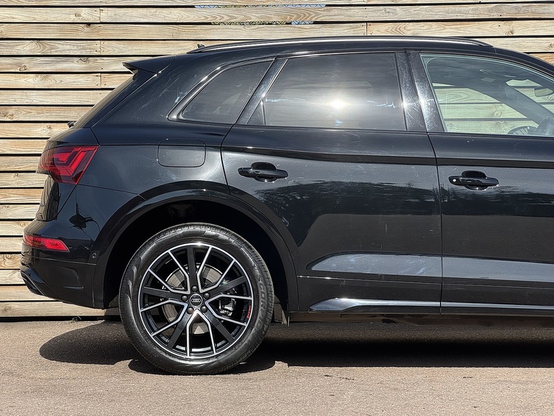 Audi Q5 2024'24 TFSI Black Edition | Comfort & Sound Pack | Reversing Camera - U9025