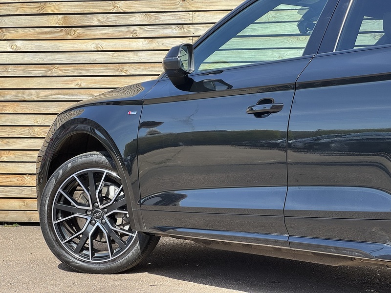 Audi Q5 2024'24 TFSI Black Edition | Comfort & Sound Pack | Reversing Camera - U9025