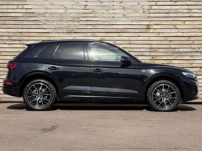 Audi Q5 2024'24 TFSI Black Edition | Comfort & Sound Pack | Reversing Camera - U9025