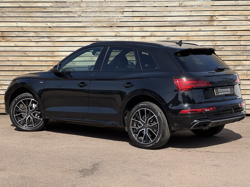 Audi Q5 2024'24 TFSI Black Edition | Comfort & Sound Pack | Reversing Camera - U9025