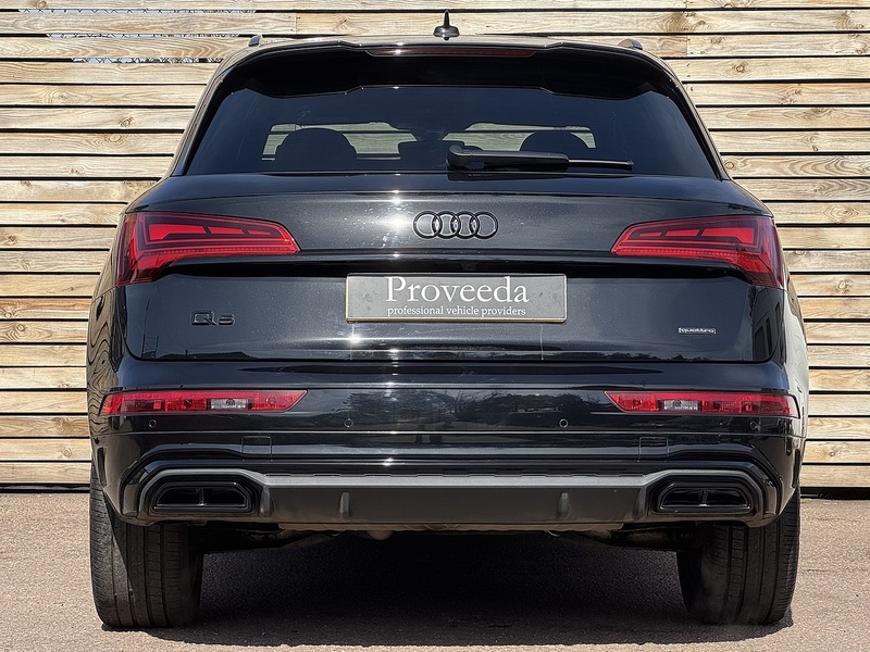 Audi Q5 2024'24 TFSI Black Edition | Comfort & Sound Pack | Reversing Camera - U9025