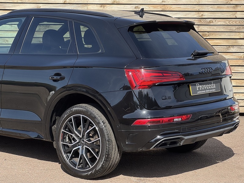 Audi Q5 2024'24 TFSI Black Edition | Comfort & Sound Pack | Reversing Camera - U9025