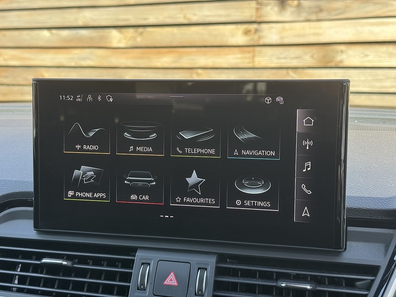 Audi Q5 2024'24 TFSI Black Edition | Comfort & Sound Pack | Reversing Camera - U9025