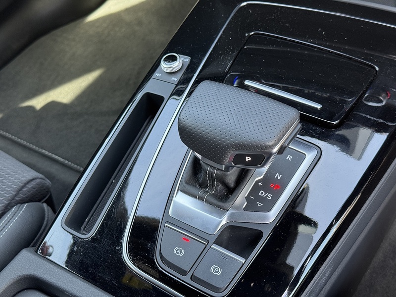 Audi Q5 2024'24 TFSI Black Edition | Comfort & Sound Pack | Reversing Camera - U9025
