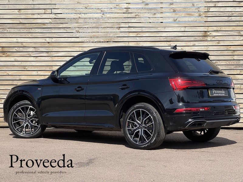Audi Q5 2024'24 TFSI Black Edition | Comfort & Sound Pack | Reversing Camera - U9025