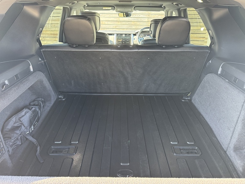 Land Rover Discovery 2021'71 D300 MHEV HSE Commercial | Rear Seat Conversion | Big Spec - U9052