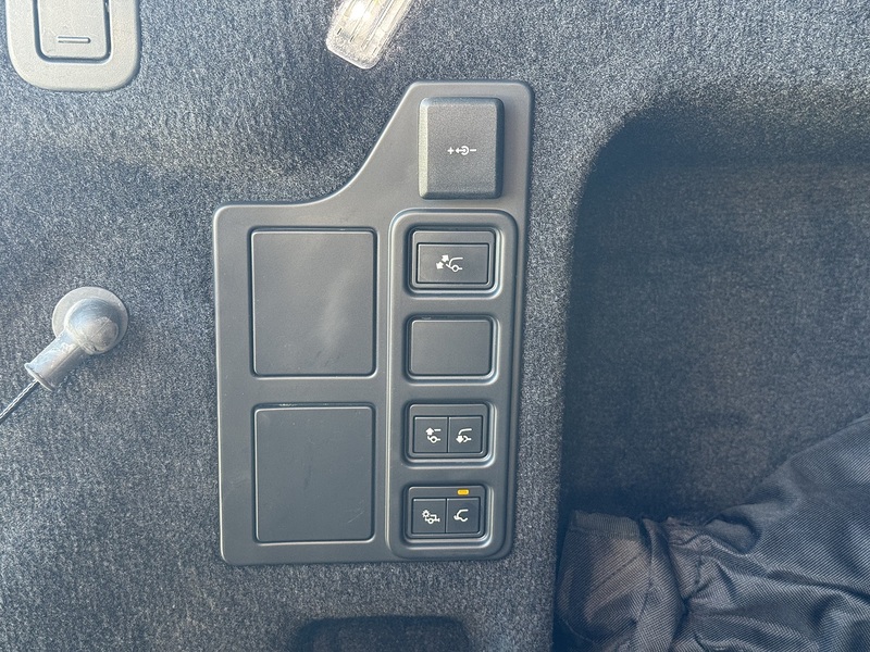 Land Rover Discovery 2021'71 D300 MHEV HSE Commercial | Rear Seat Conversion | Big Spec - U9052