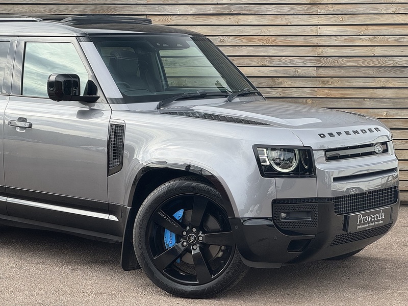 Land Rover Defender 110 2024'24 D300 MHEV X-Dynamic HSE | Pan Roof | Heated Steering Wheel - U9062