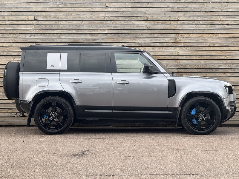 Land Rover Defender 110 2024'24 D300 MHEV X-Dynamic HSE | Pan Roof | Heated Steering Wheel - U9062