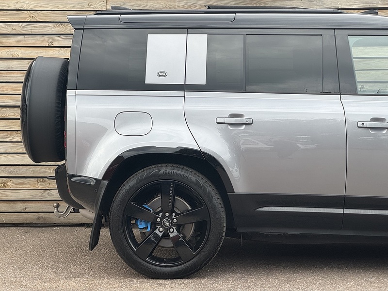 Land Rover Defender 110 2024'24 D300 MHEV X-Dynamic HSE | Pan Roof | Heated Steering Wheel - U9062