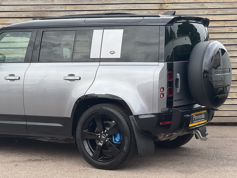 Land Rover Defender 110 2024'24 D300 MHEV X-Dynamic HSE | Pan Roof | Heated Steering Wheel - U9062