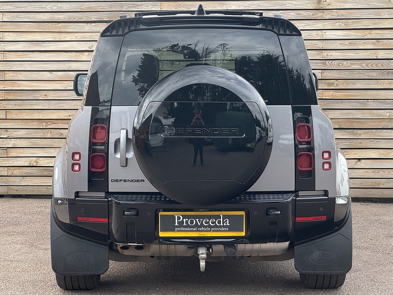 Land Rover Defender 110 2024'24 D300 MHEV X-Dynamic HSE | Pan Roof | Heated Steering Wheel - U9062