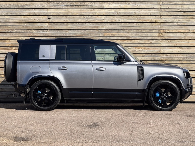 Land Rover Defender 110 2024'24 D300 MHEV X-Dynamic HSE | Pan Roof | Heated Steering Wheel - U9062