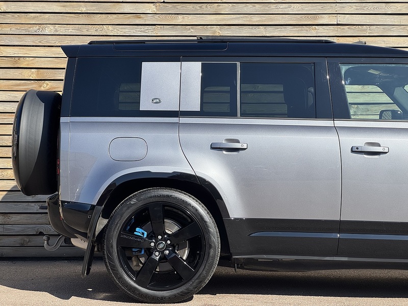Land Rover Defender 110 2024'24 D300 MHEV X-Dynamic HSE | Pan Roof | Heated Steering Wheel - U9062