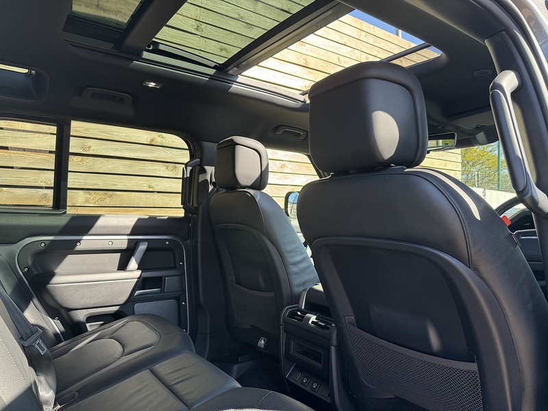 Land Rover Defender 110 2024'24 D300 MHEV X-Dynamic HSE | Pan Roof | Heated Steering Wheel - U9062
