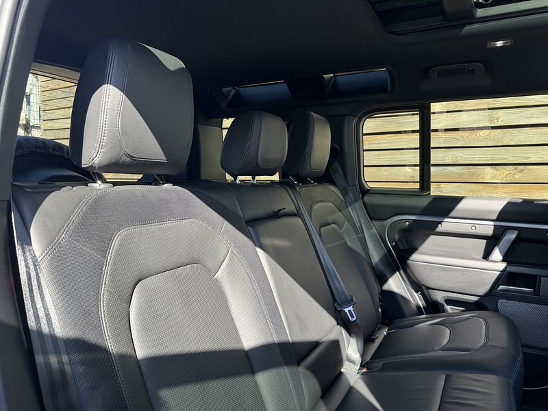 Land Rover Defender 110 2024'24 D300 MHEV X-Dynamic HSE | Pan Roof | Heated Steering Wheel - U9062