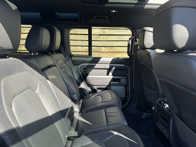 Land Rover Defender 110 2024'24 D300 MHEV X-Dynamic HSE | Pan Roof | Heated Steering Wheel - U9062