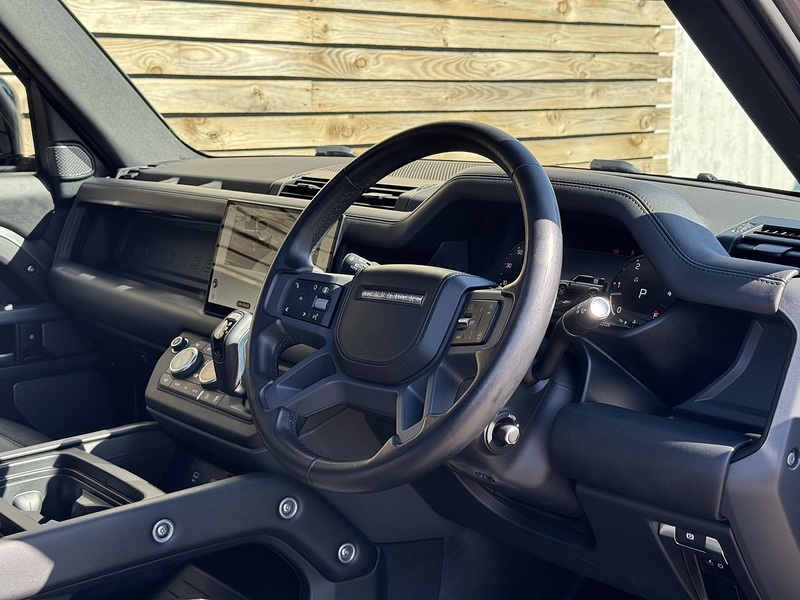 Land Rover Defender 110 2024'24 D300 MHEV X-Dynamic HSE | Pan Roof | Heated Steering Wheel - U9062