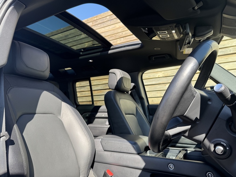 Land Rover Defender 110 2024'24 D300 MHEV X-Dynamic HSE | Pan Roof | Heated Steering Wheel - U9062