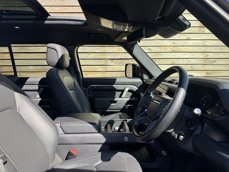 Land Rover Defender 110 2024'24 D300 MHEV X-Dynamic HSE | Pan Roof | Heated Steering Wheel - U9062