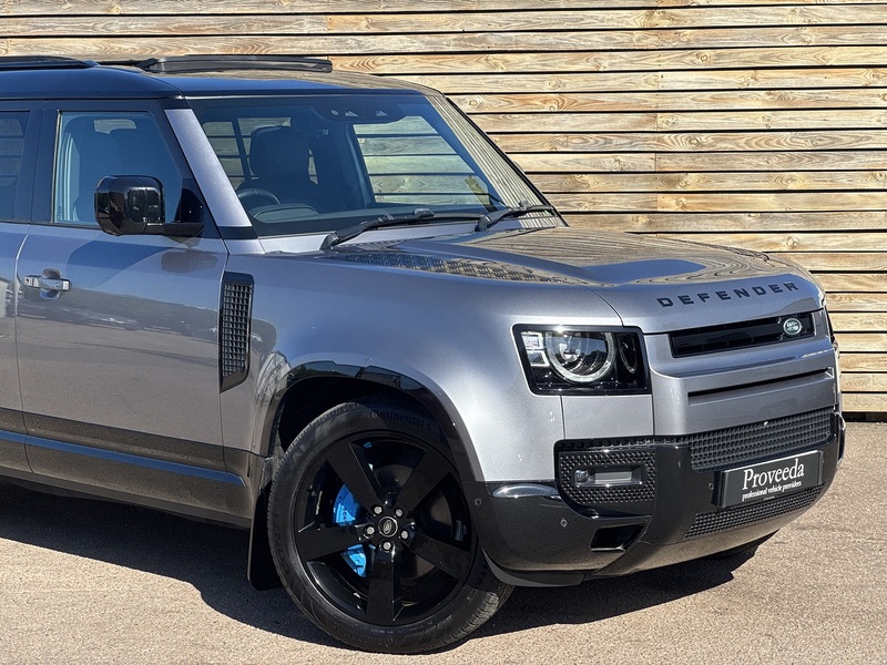 Land Rover Defender 110 2024'24 D300 MHEV X-Dynamic HSE | Pan Roof | Heated Steering Wheel - U9062