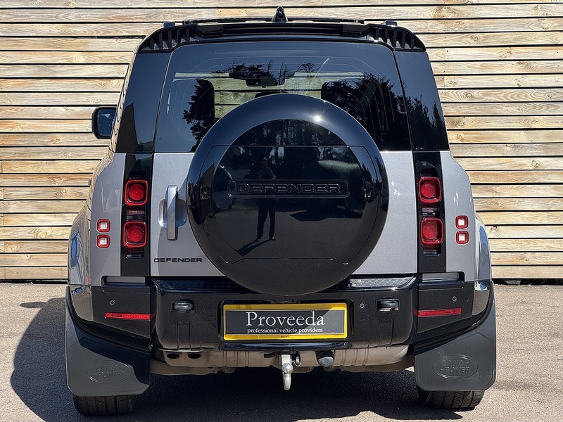 Land Rover Defender 110 2024'24 D300 MHEV X-Dynamic HSE | Pan Roof | Heated Steering Wheel - U9062