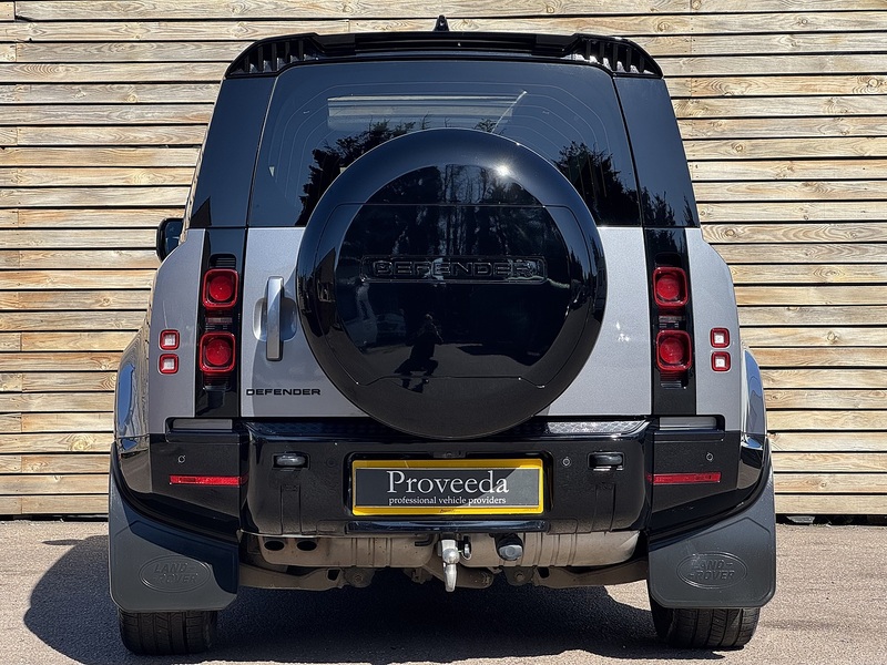 Land Rover Defender 110 2024'24 D300 MHEV X-Dynamic HSE | Pan Roof | Heated Steering Wheel - U9062