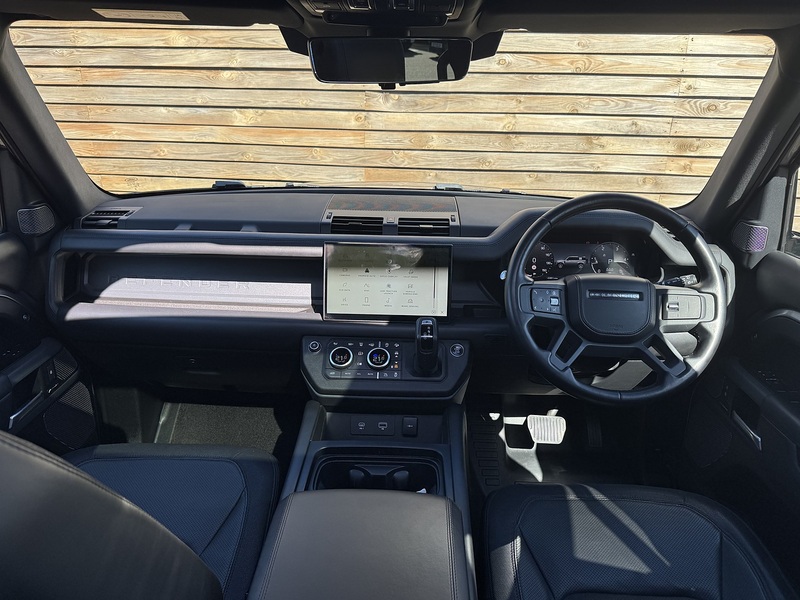 Land Rover Defender 110 2024'24 D300 MHEV X-Dynamic HSE | Pan Roof | Heated Steering Wheel - U9062