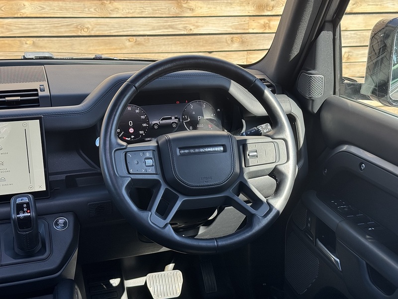 Land Rover Defender 110 2024'24 D300 MHEV X-Dynamic HSE | Pan Roof | Heated Steering Wheel - U9062