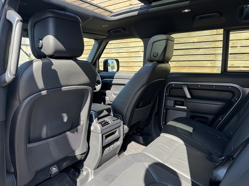 Land Rover Defender 110 2024'24 D300 MHEV X-Dynamic HSE | Pan Roof | Heated Steering Wheel - U9062