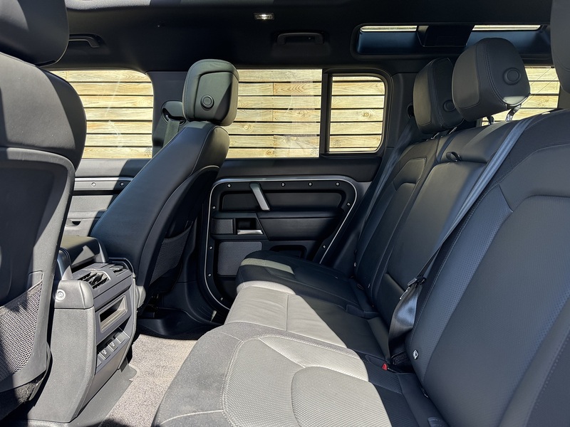 Land Rover Defender 110 2024'24 D300 MHEV X-Dynamic HSE | Pan Roof | Heated Steering Wheel - U9062