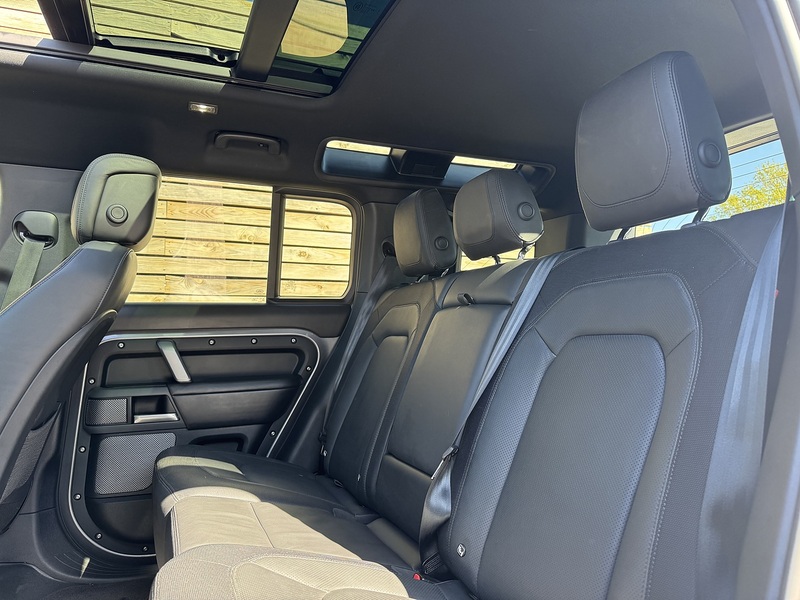 Land Rover Defender 110 2024'24 D300 MHEV X-Dynamic HSE | Pan Roof | Heated Steering Wheel - U9062