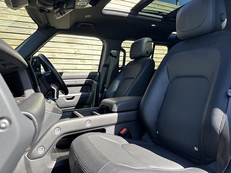 Land Rover Defender 110 2024'24 D300 MHEV X-Dynamic HSE | Pan Roof | Heated Steering Wheel - U9062