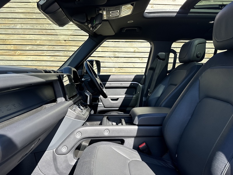 Land Rover Defender 110 2024'24 D300 MHEV X-Dynamic HSE | Pan Roof | Heated Steering Wheel - U9062