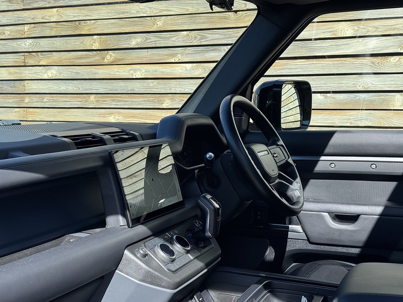 Land Rover Defender 110 2024'24 D300 MHEV X-Dynamic HSE | Pan Roof | Heated Steering Wheel - U9062