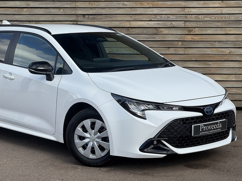 Toyota Corolla 2025'25 VVT-h | Car Like Driving With Van Practicality - U9069