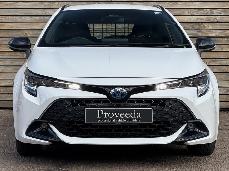 Toyota Corolla 2025'25 VVT-h | Car Like Driving With Van Practicality - U9069