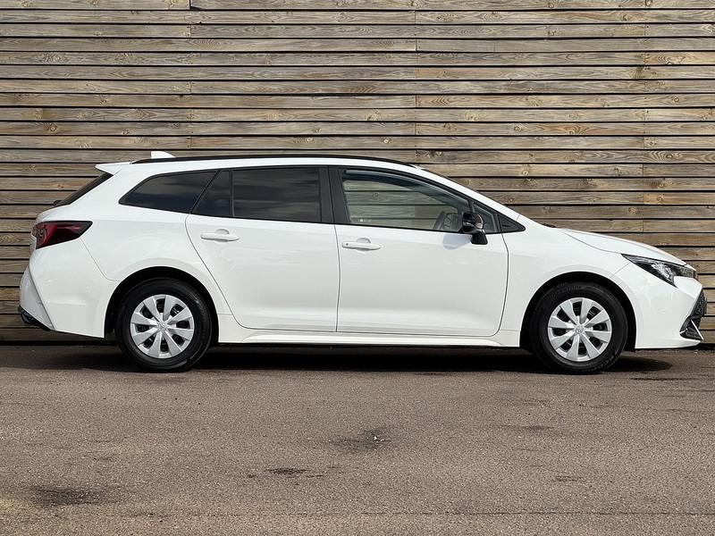 Toyota Corolla 2025'25 VVT-h | Car Like Driving With Van Practicality - U9069