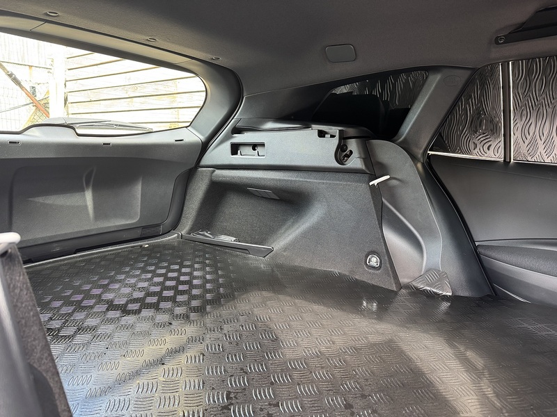 Toyota Corolla 2025'25 VVT-h | Car Like Driving With Van Practicality - U9069