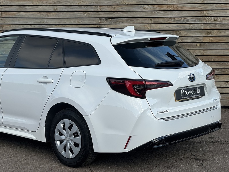 Toyota Corolla 2025'25 VVT-h | Car Like Driving With Van Practicality - U9069